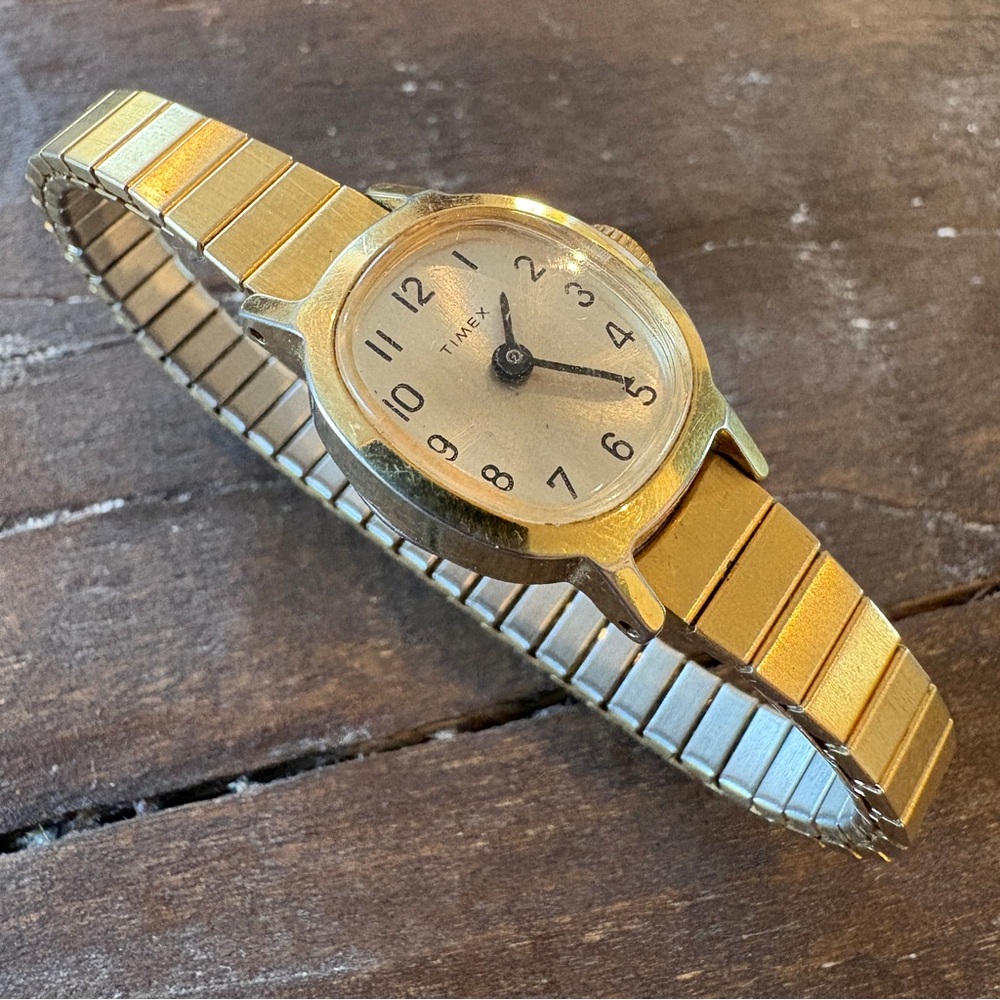 Vintage Timex Gold-Tone Expansion Band Women’s Watch 1970s